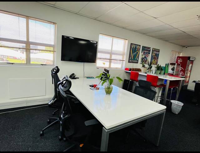 335M² OFFICE TO LET IN VORNA VALLEY
